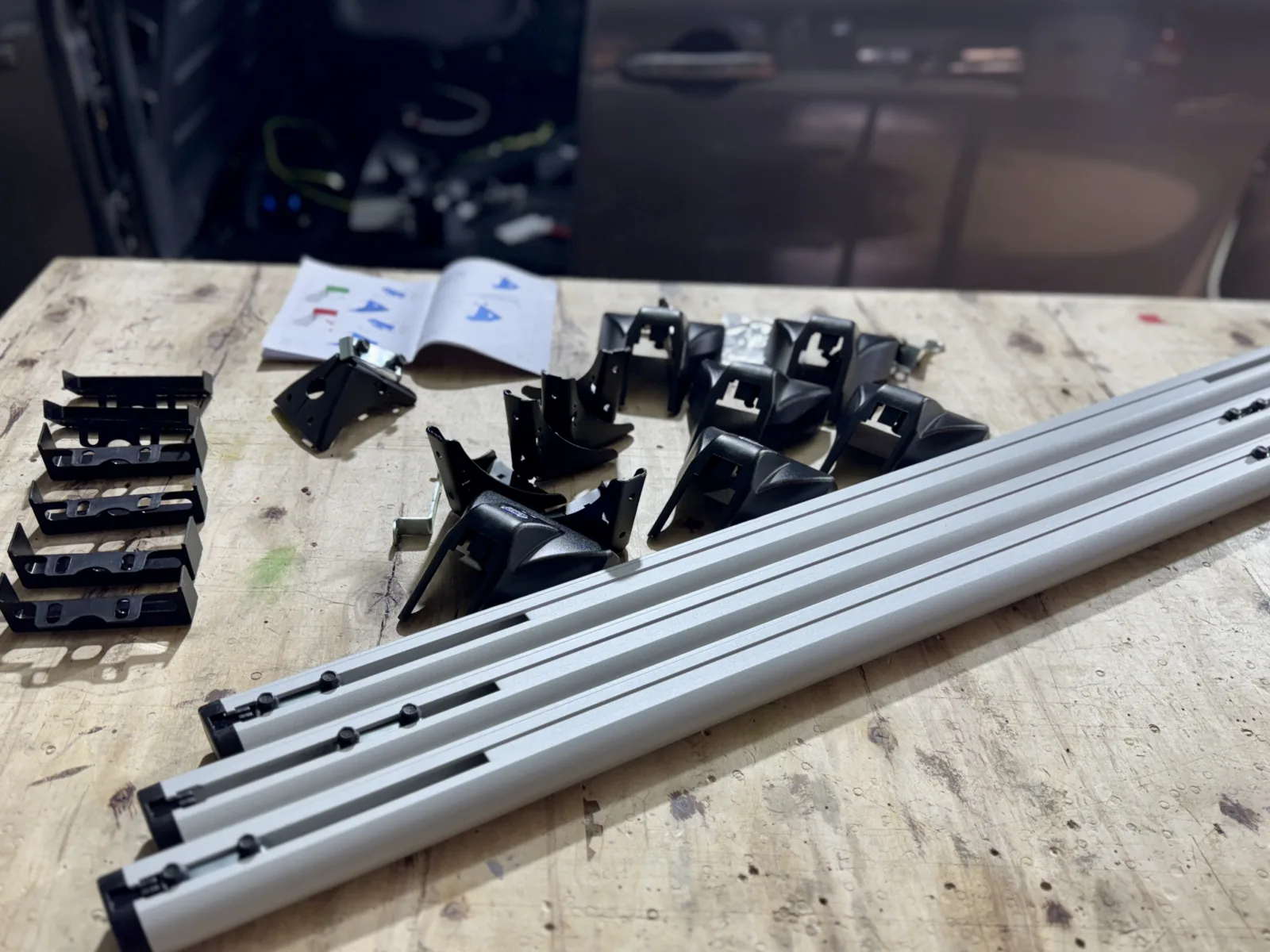 CRUZ roof bars