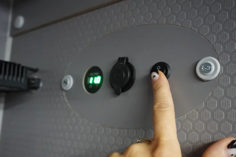 Airline rail system and electrical installation