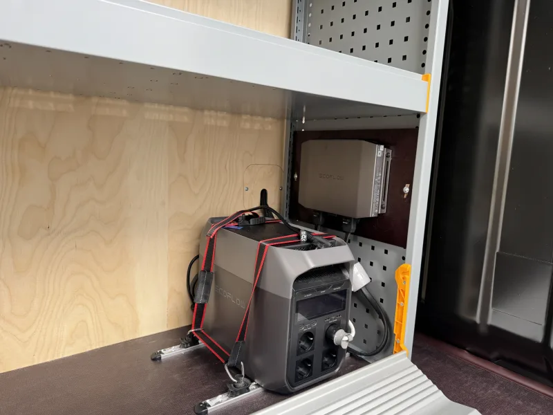 EcoFlow - independent 230 V and 12 V power