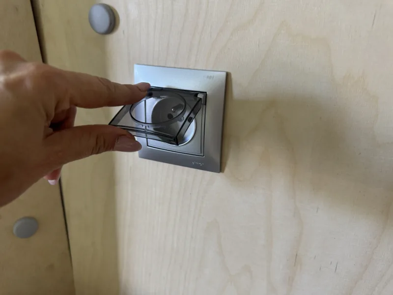 EcoFlow - independent 230 V and 12 V power