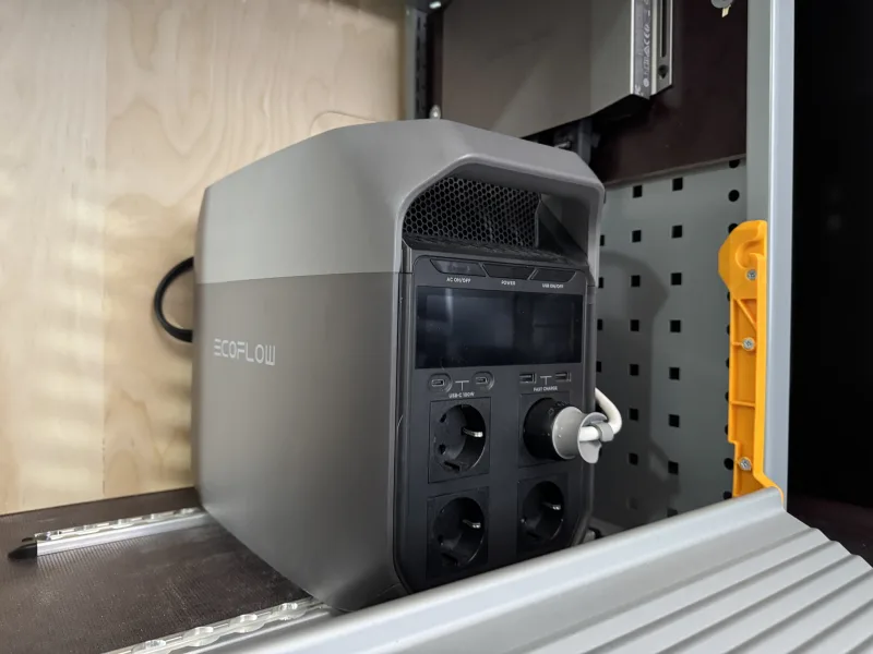 EcoFlow - independent 230 V and 12 V power