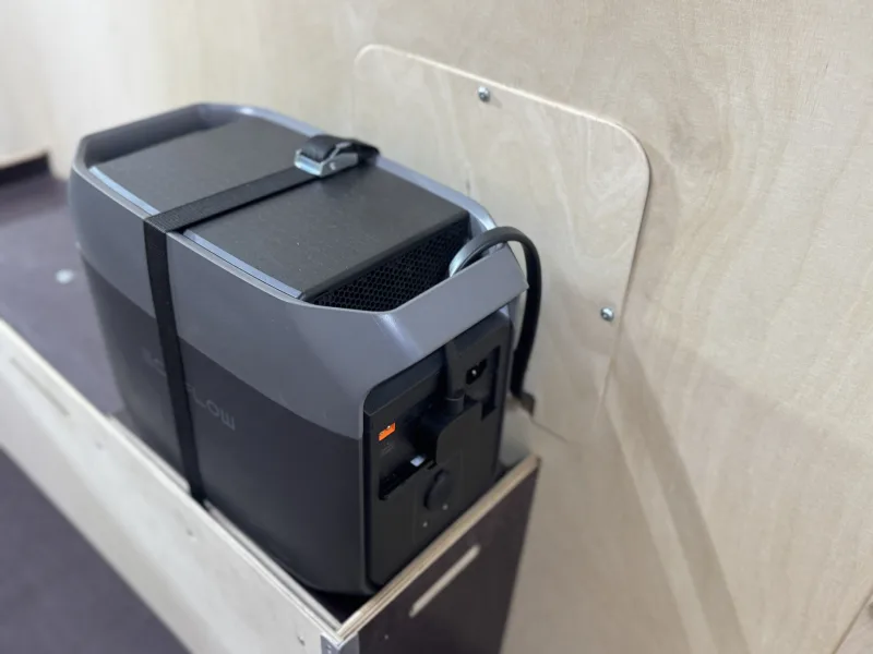 Iveco Daily L3H2 with EcoFlow Delta 3 power supply
