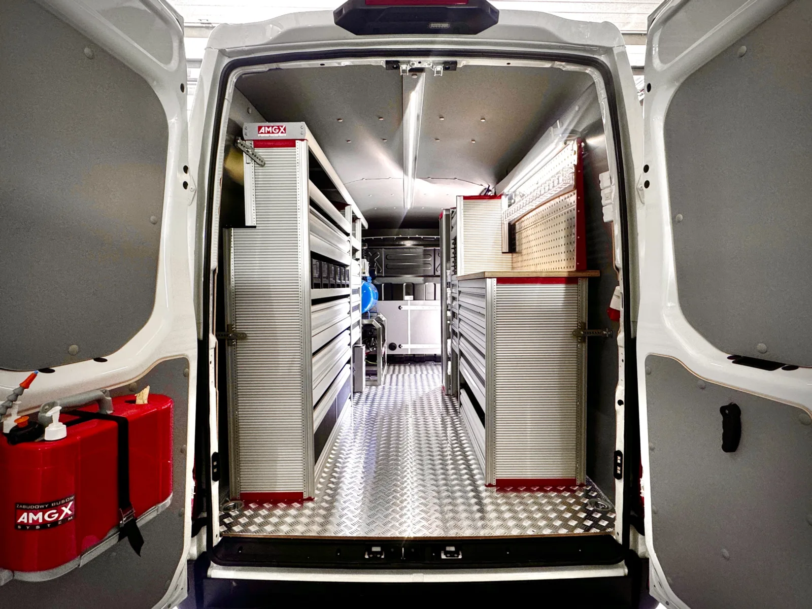 Iveco Daily L3H2 - Workshop on Wheels for a Truck Service
