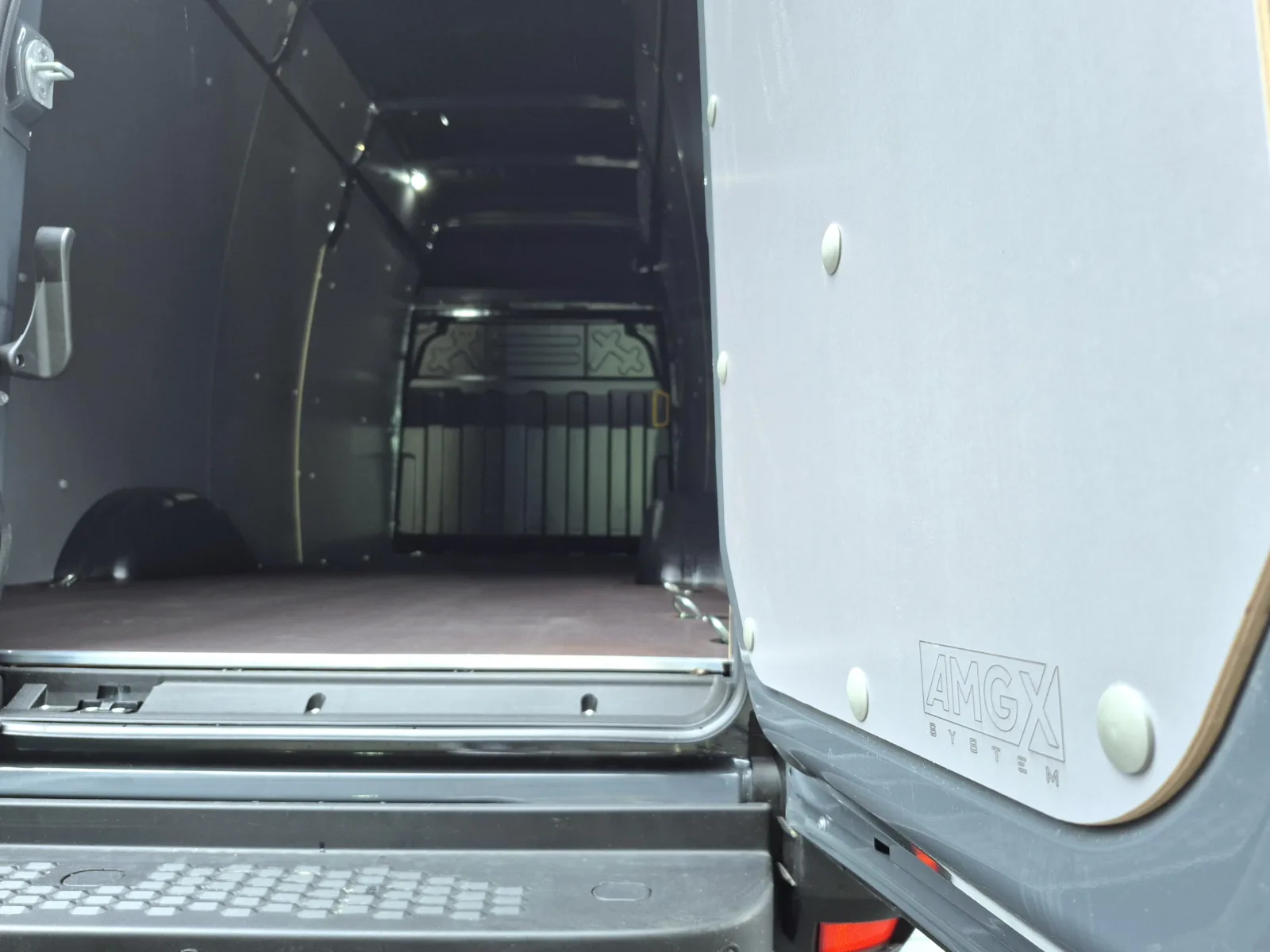Iveco Daily L4H3 - a blend of standard and premium van fit-out