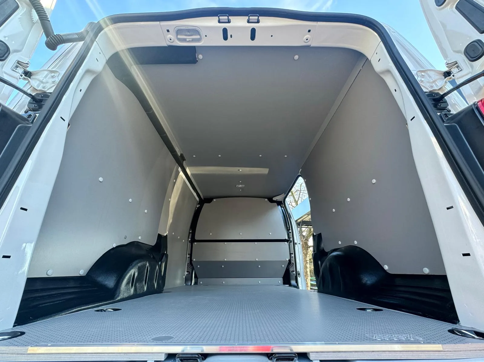 Complete Van Fit-Out for Opel Vivaro Extra Long