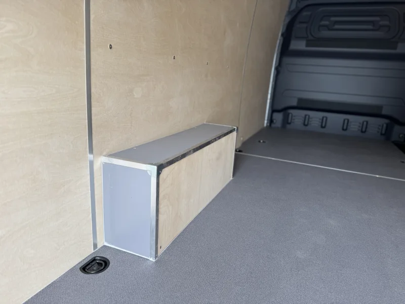 Side panels made of durable hardwood plywood