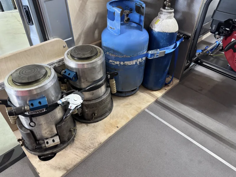 Dedicated space for gas cylinders, compressor and accessories