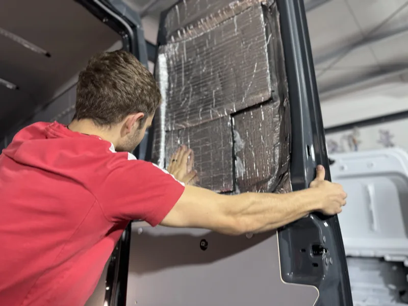 Thermal and acoustic insulation of the cargo area