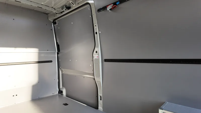 Durable cargo area fit-out for the Volkswagen Crafter
