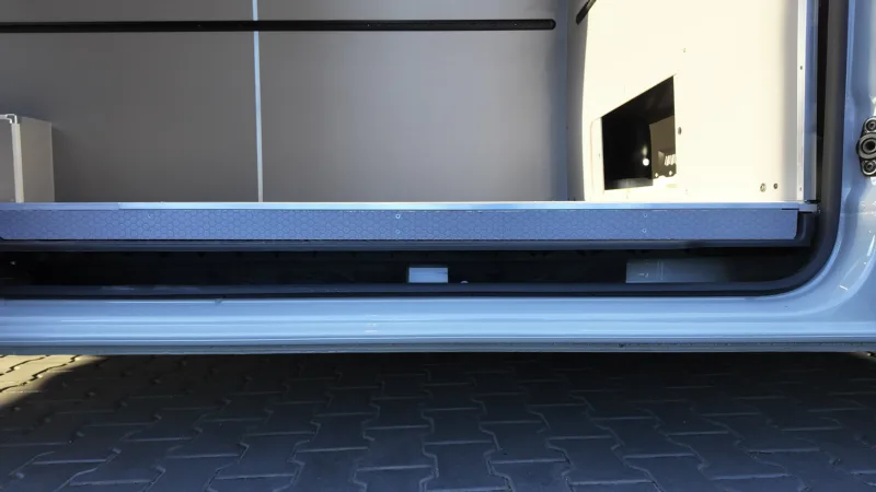 Durable cargo area fit-out for the Volkswagen Crafter
