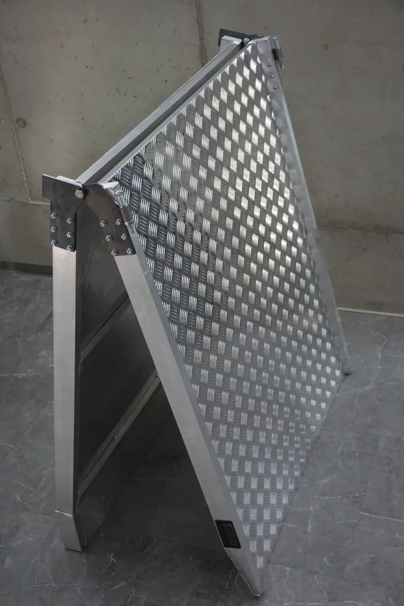 Durable, aluminium, suitable for every type of vehicle