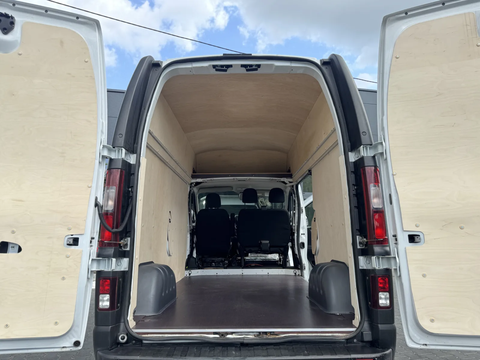 Renault Trafic L2H2 - ready for a camper conversion