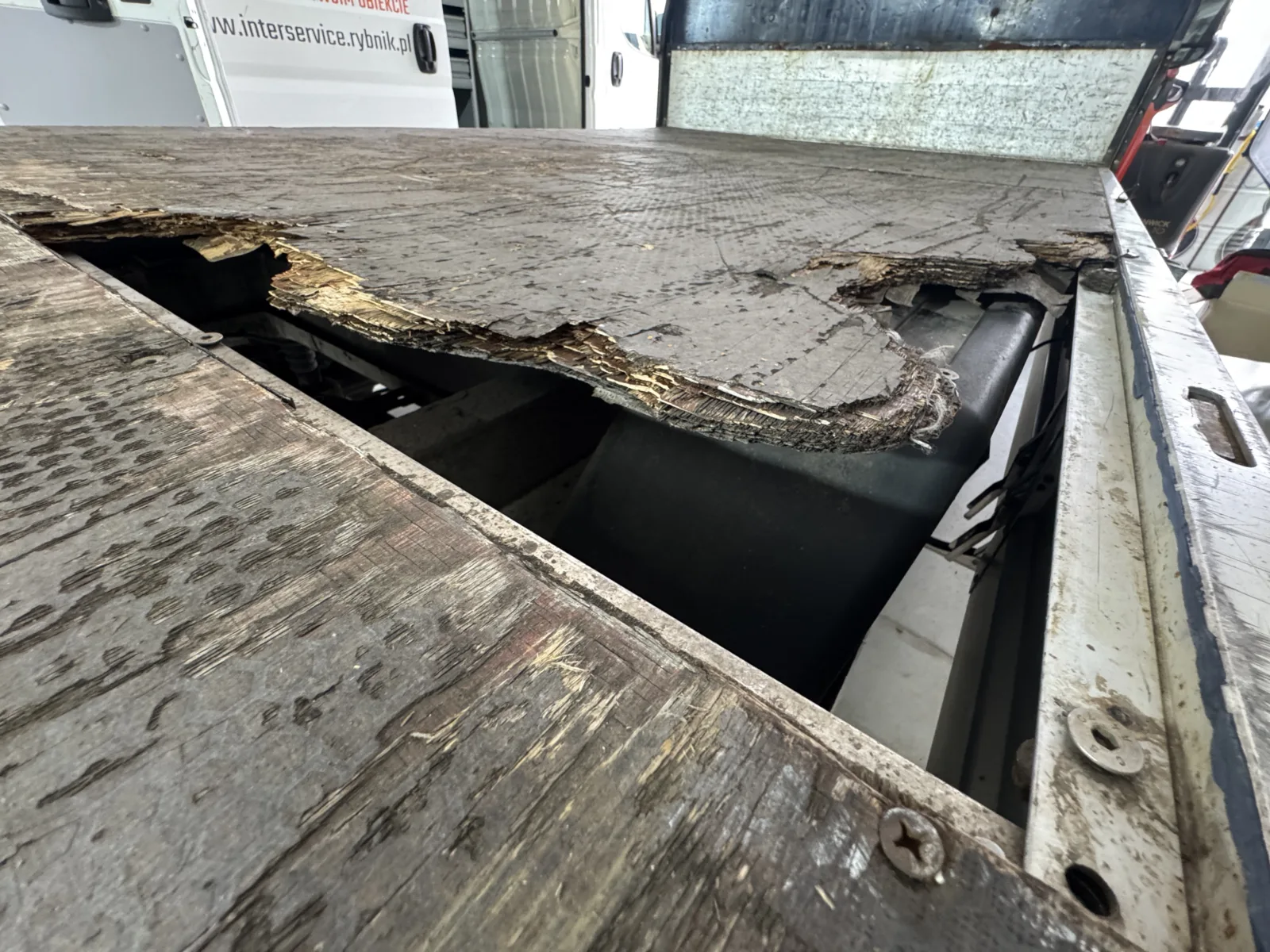 Peugeot Boxer Flatbed Renovation - new floor and wheel arch covers