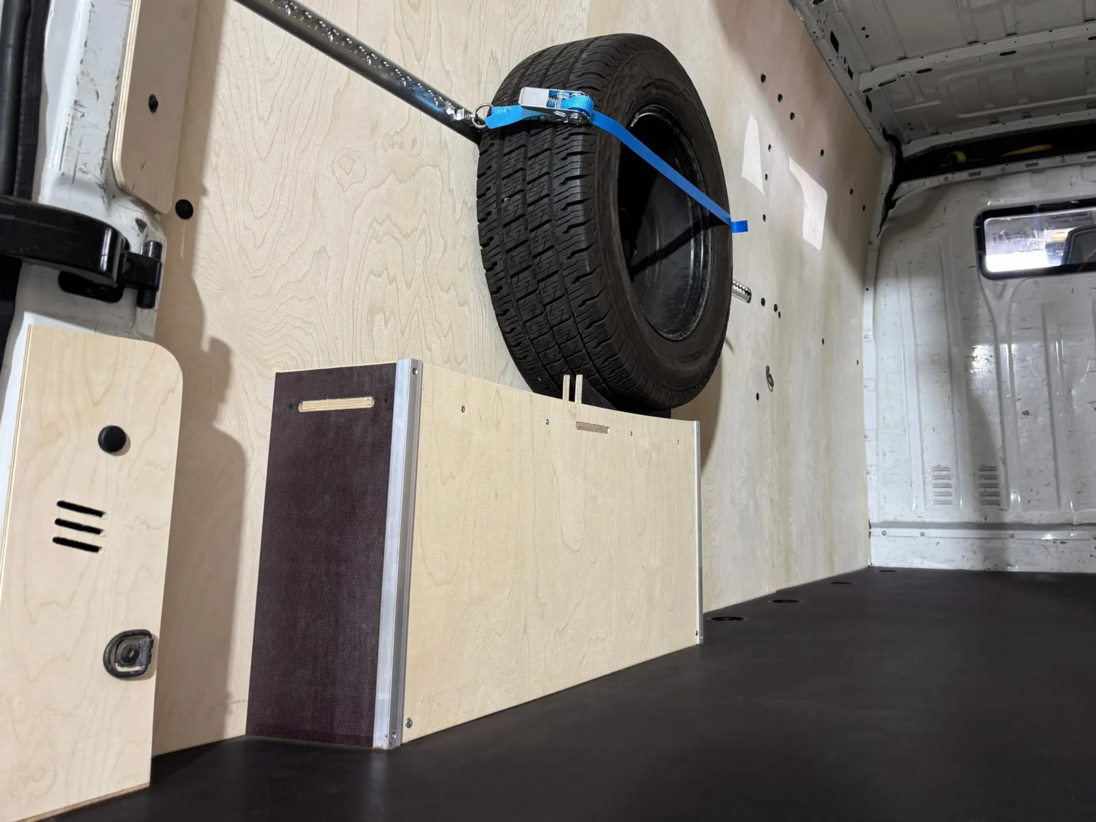 Renovation of a Renault Master L3H2 fit-out - professional cargo area fit-out