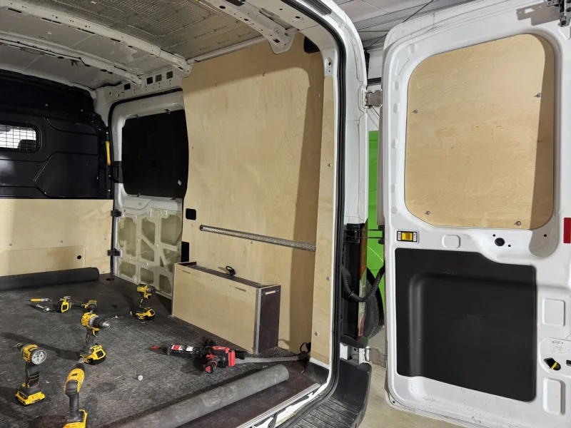 A solid and functional cargo area fit-out