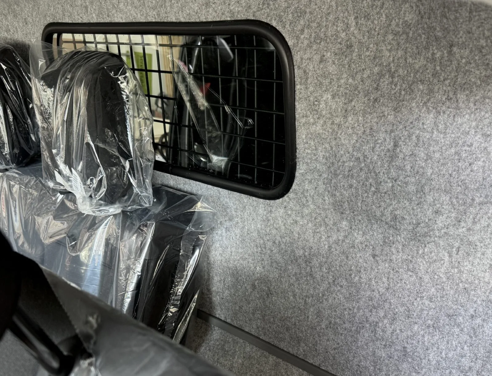 Effective insulation and soundproofing of the bulkhead