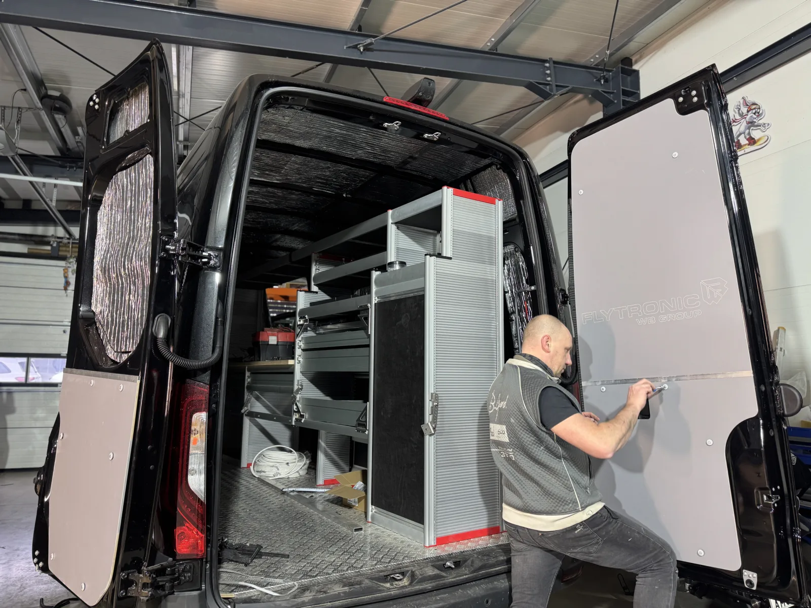 Special-purpose fit-out of a Mercedes Sprinter L4H2 4×4 for FLYTRONIC