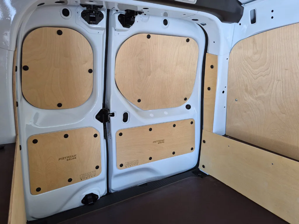 Standard fit-out for Kangoo L2H1 - durability, order and safety