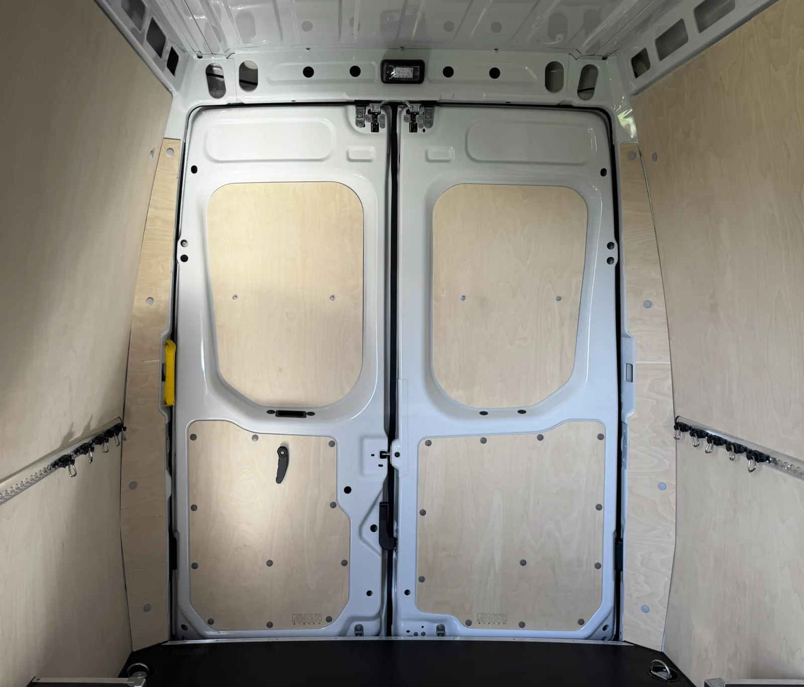 Standard van fit-out for Iveco Daily L3H2
