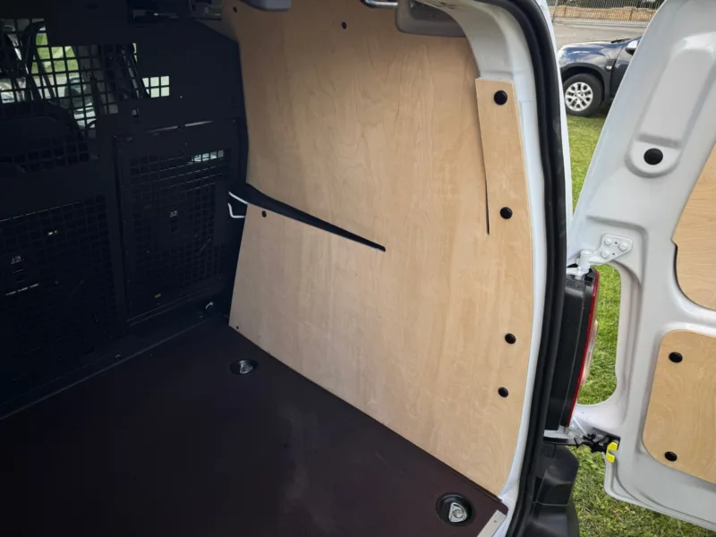 Standardowa zabudowa Opela Combo Cargo XL