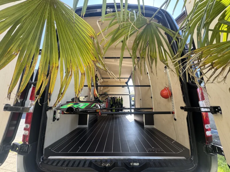 The ideal partner for the beach and training