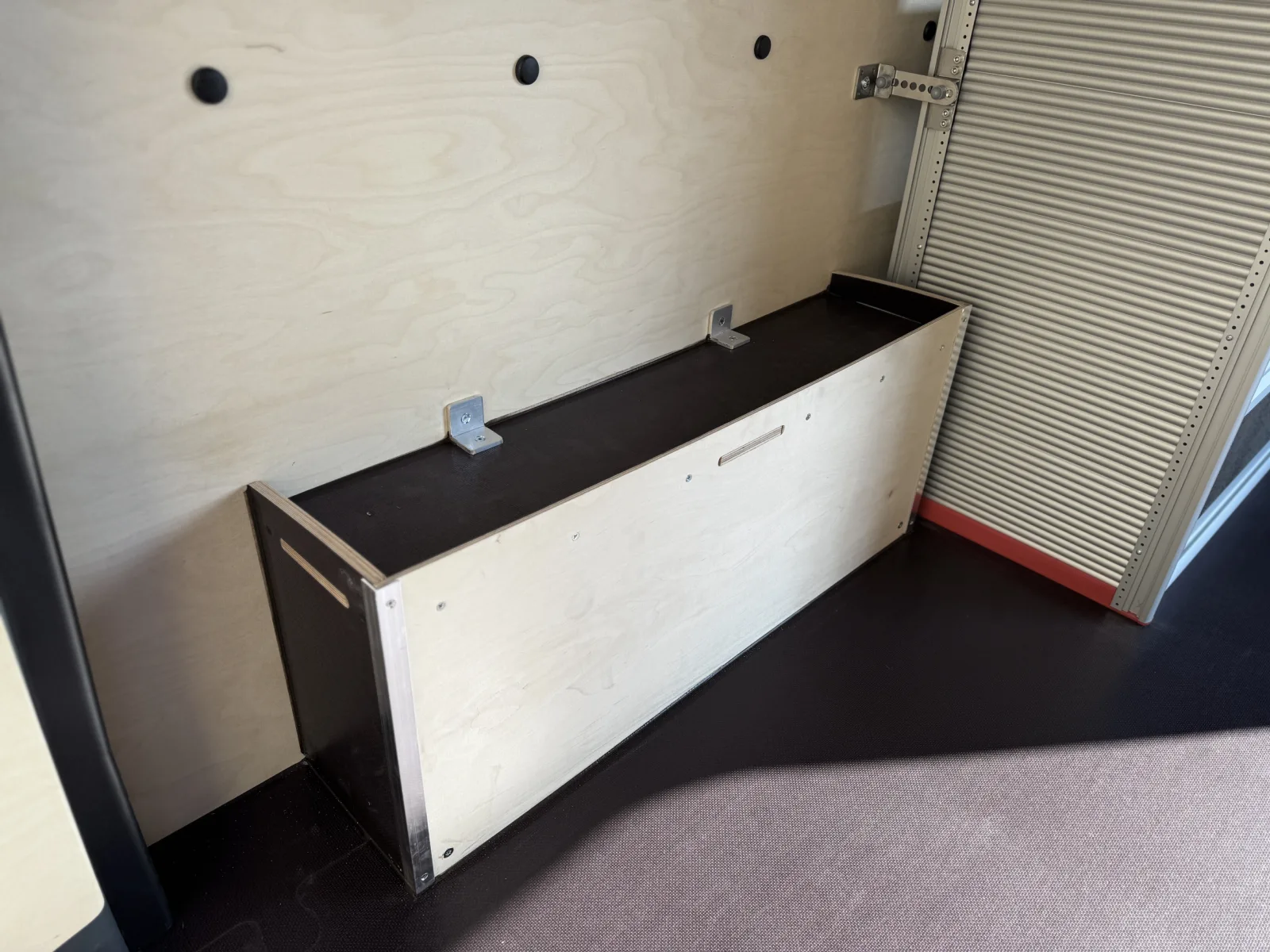 Durable van fit-out for Renault Trafic L2H1 with GEMA shelving unit