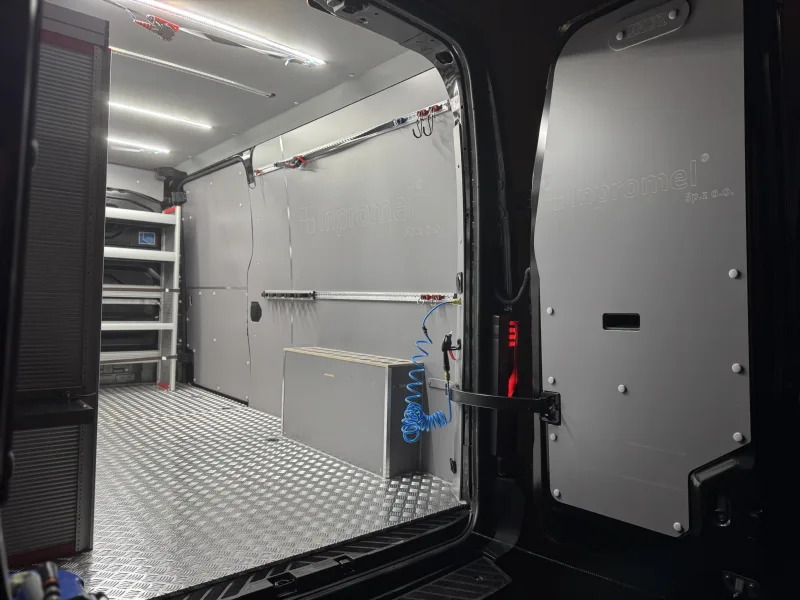 Floor and side panels - a solid base