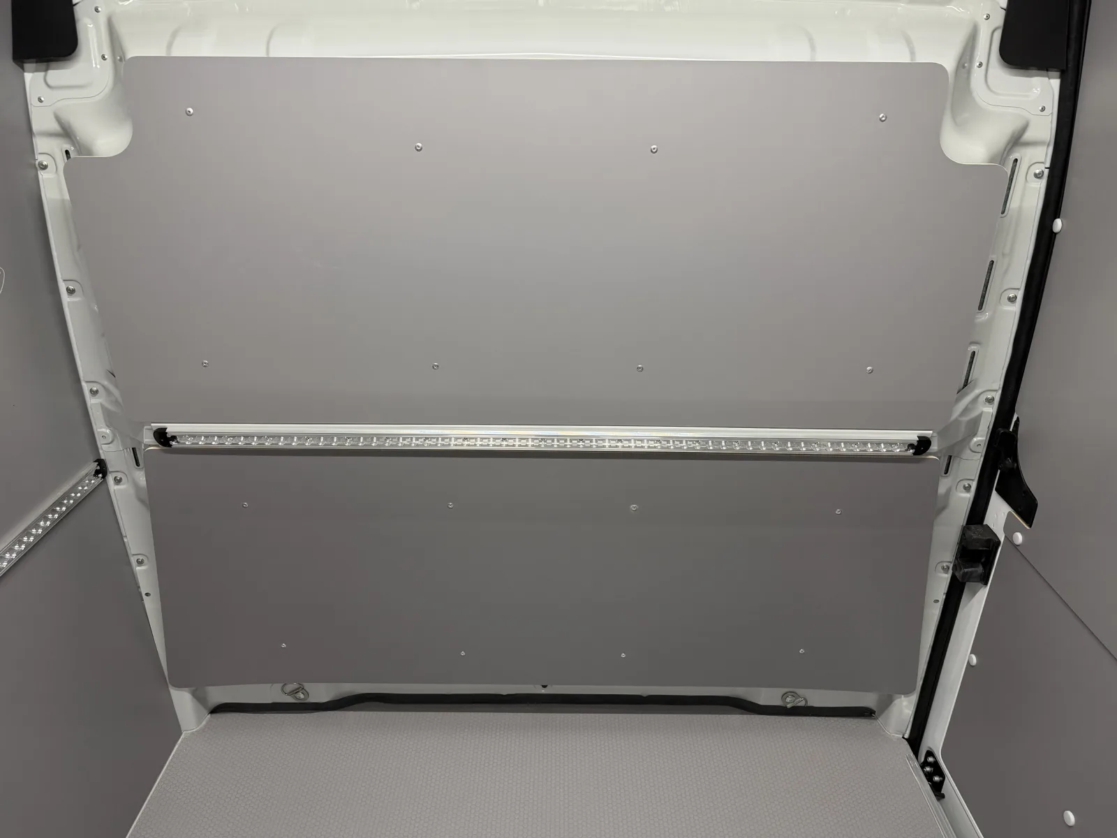 Van fit-out for the Toyota Proace MAX - functionality and durability for the construction industry