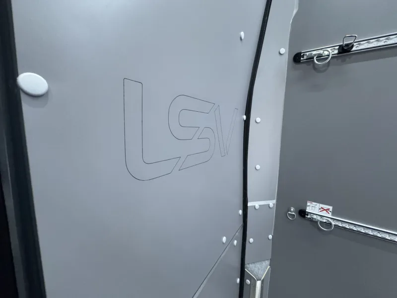 Rails and securing mounts