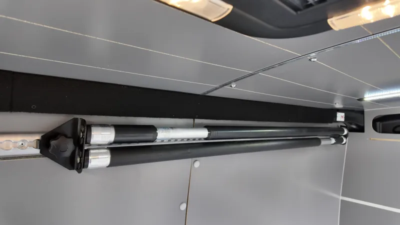 Zabudowa Ford Transit L3H2 dla Extreme Sound - przestrzeń ładunkowa i kamperowa