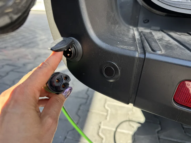 Zabudowa Ford Transit L3H2 dla Extreme Sound - przestrzeń ładunkowa i kamperowa