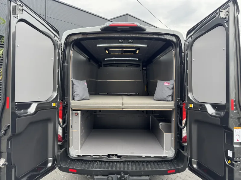 Ford Transit gotowy do pracy i podróży