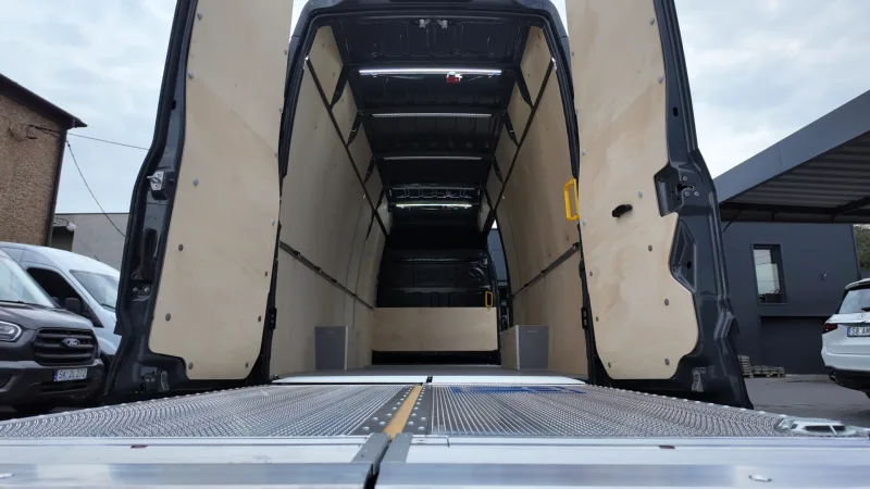 BAR tail lift and electrical system