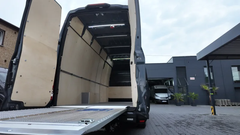 BAR tail lift and electrical system