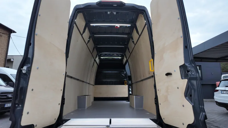 BAR tail lift and electrical system