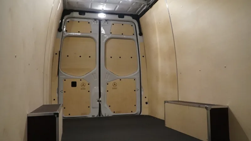Durable wheel arch covers with metal fittings