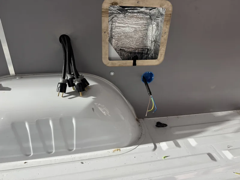 Independent EcoFlow power supply and full electrical system