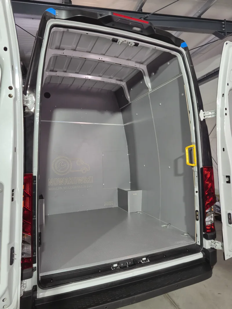 Mobile tire service workshop
