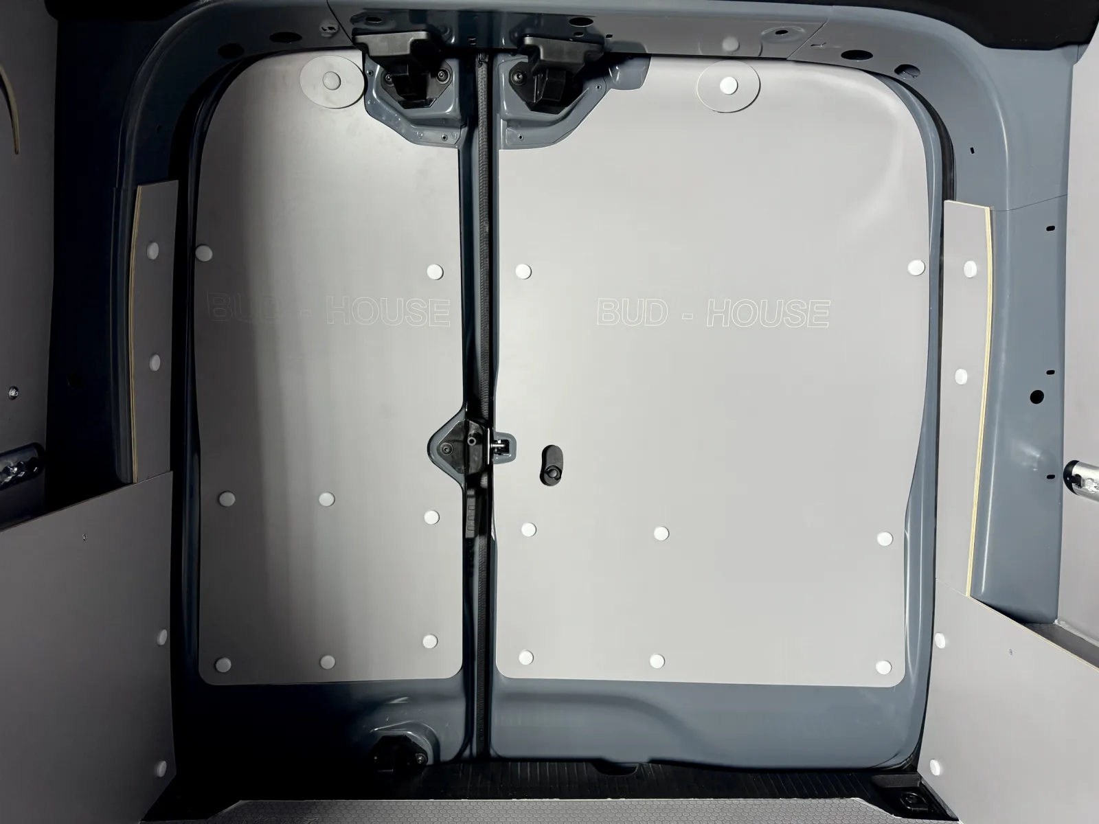 Van fit-out for Renault Kangoo L2H1 for BUD-HOUSE