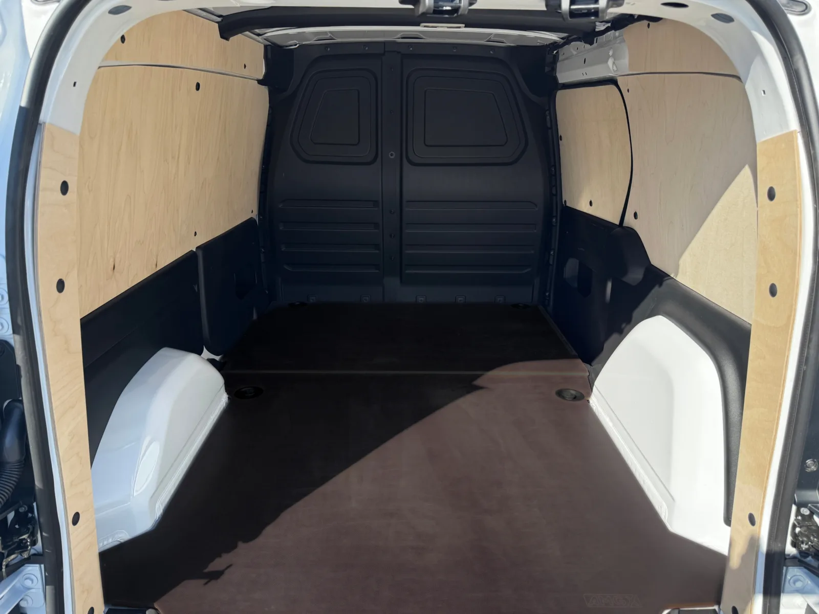 Renault Kangoo L2H1 Maxi van fit-out - custom-fitted side panels
