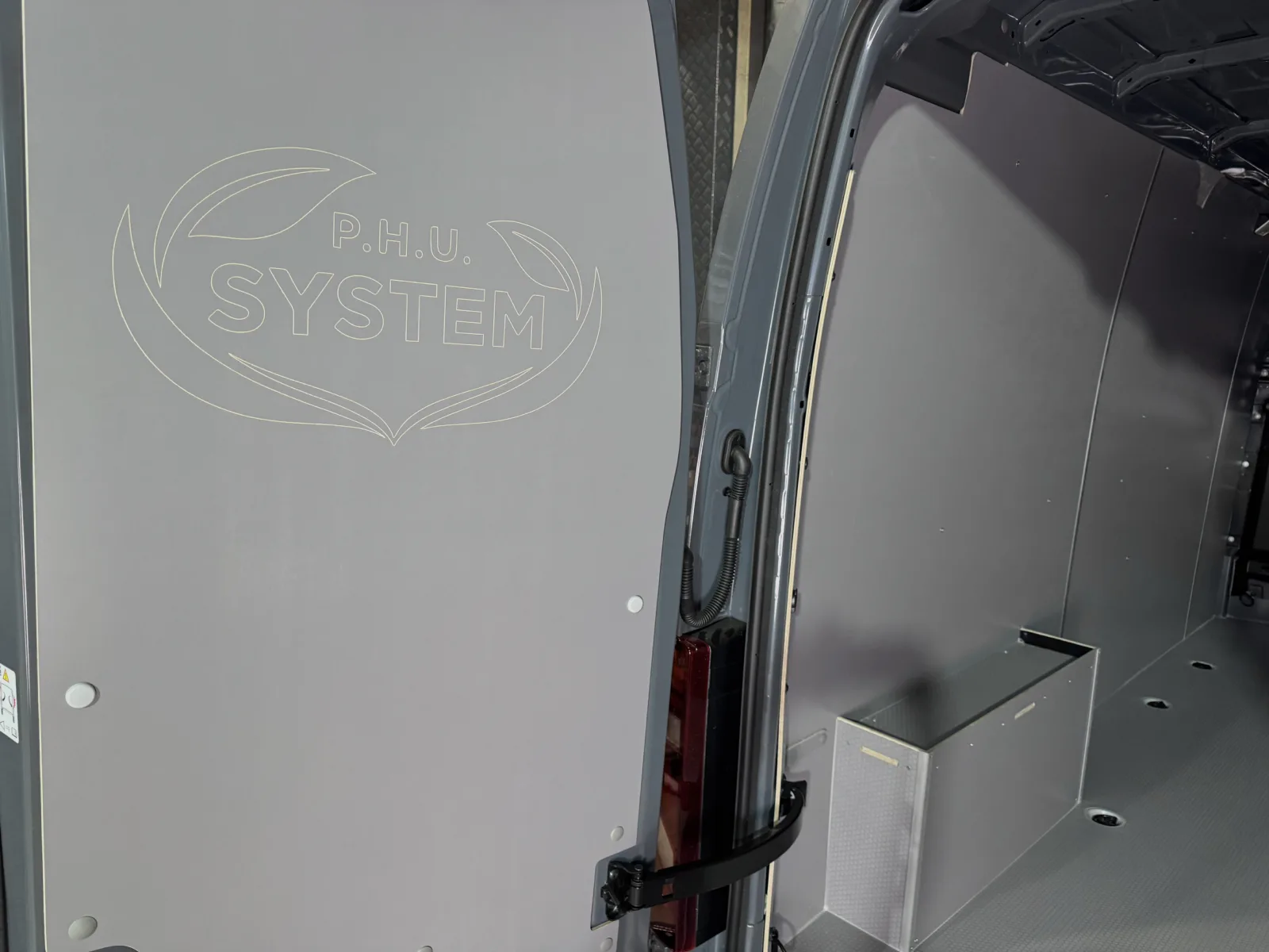 Van fit-out for Renault Master L3H2 for P.H.U. SYSTEM