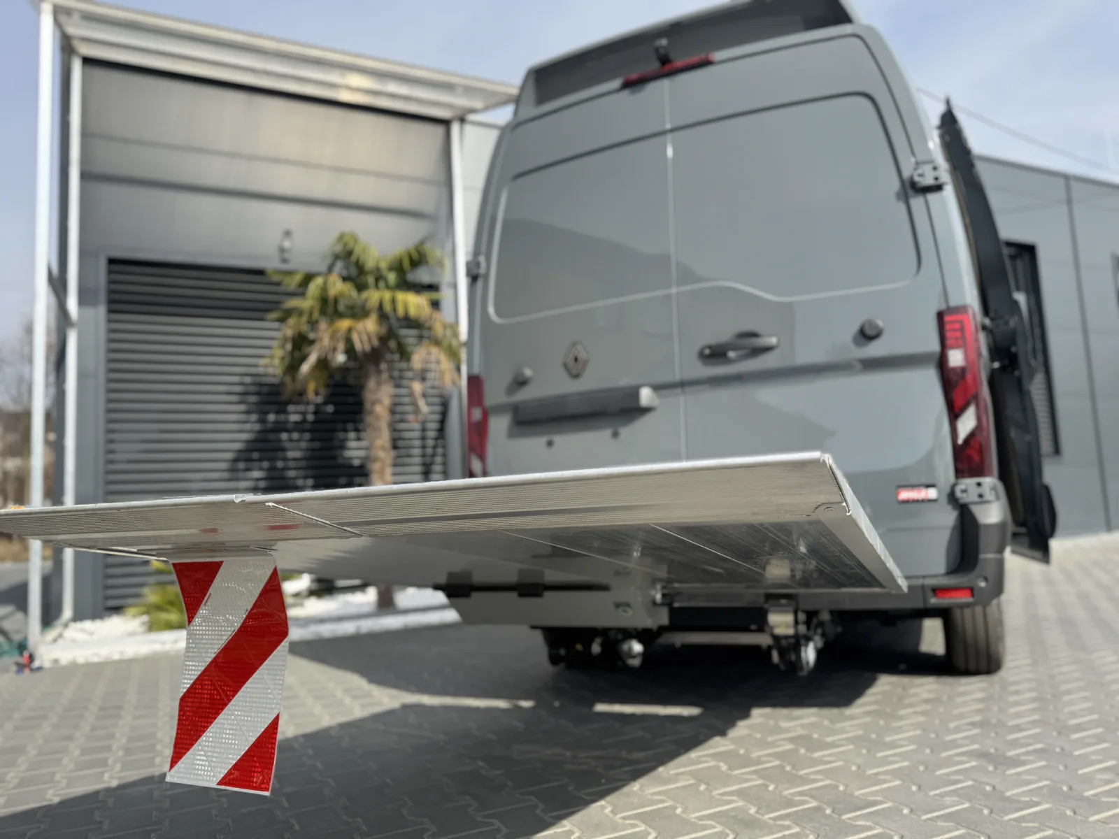 Renault Master L3H2 van fit-out designed for transporting flowers