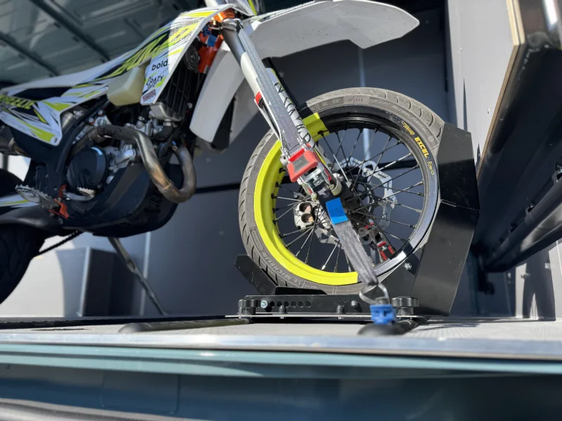 Airline rails - load securing system