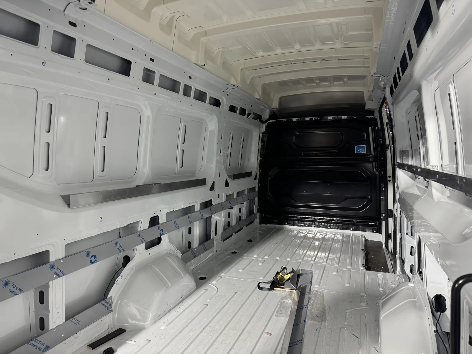 Renault Master L4H3 Van Fit-Out for the R1G Racing Team Professional Go-Kart Service