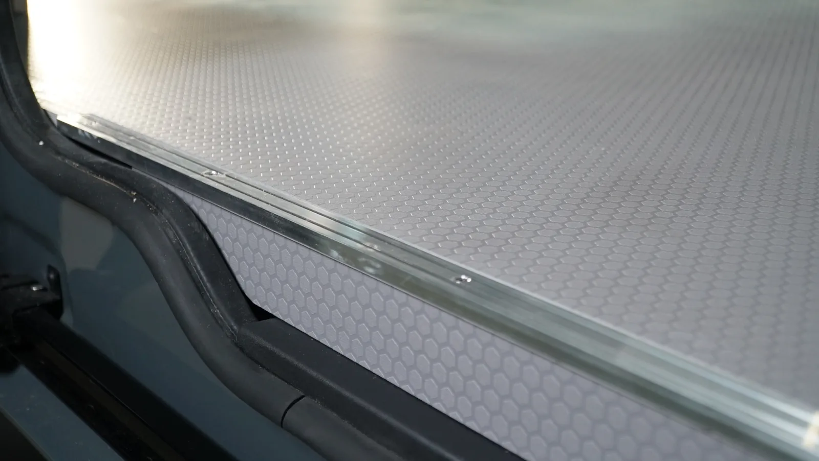 Renault Trafic L2H1 van fit-out for Iberiss floral studio