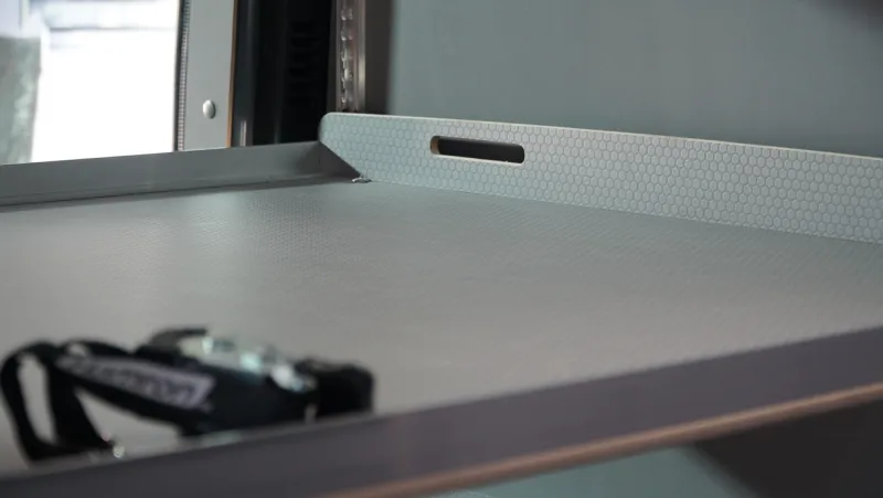 Adjustable shelf