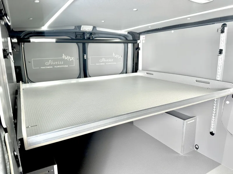 Adjustable shelf