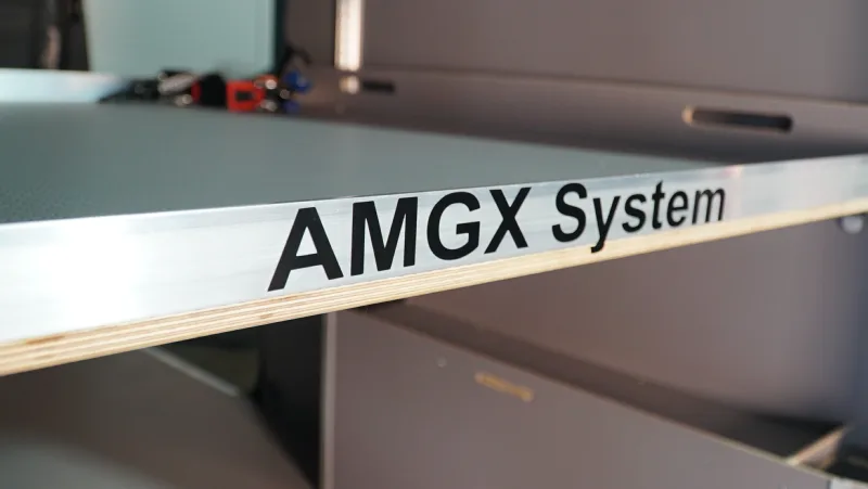Adjustable shelf