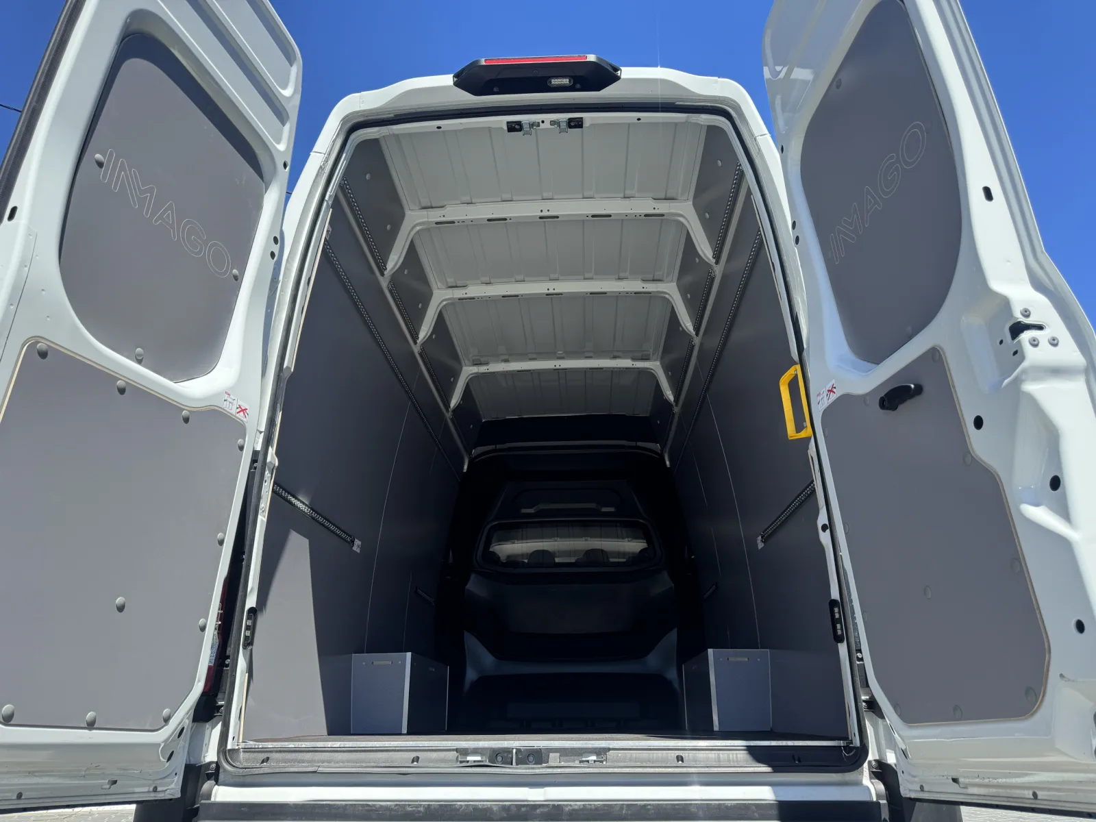 Premium van fit-out for Inmago - Iveco Daily L4H3