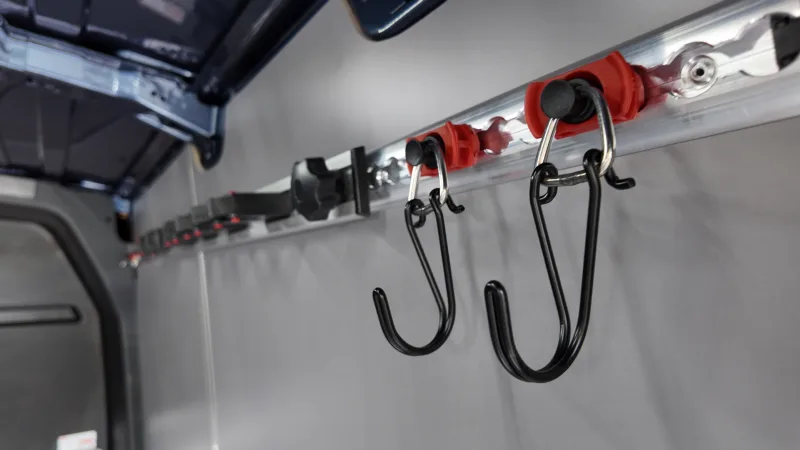 Airline rail system - maximum organisation and safety